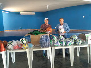 Pinhalão recebe materiais esportivos